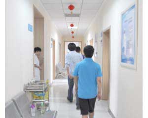 神康医院舒适的病房走廊